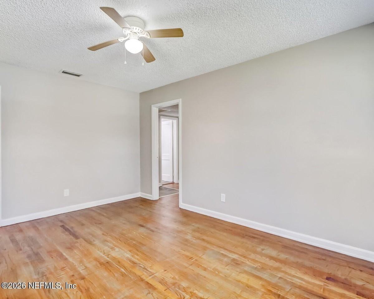 1901 Pullman Ct - Photo 5 of 26