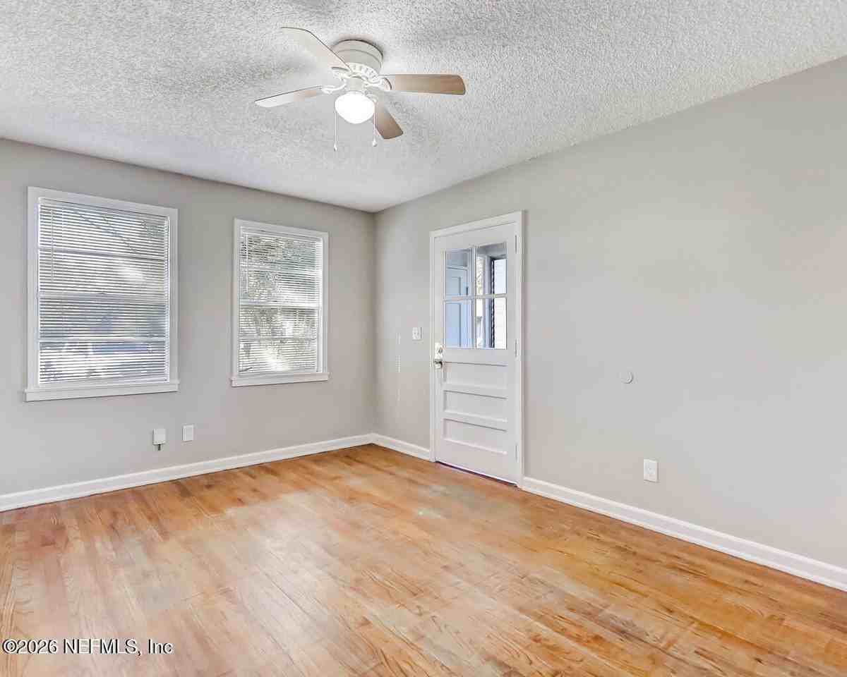 1901 Pullman Ct - Photo 7 of 26