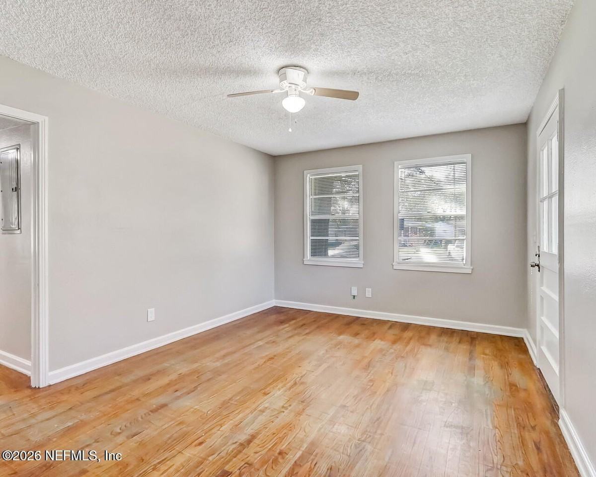 1901 Pullman Ct - Photo 7 of 25