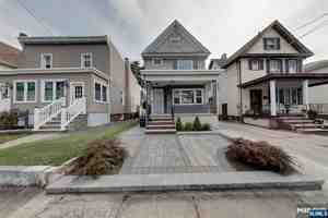 featured image of 262 Main St