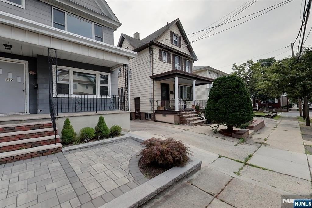 262 Main St - Photo 2 of 22