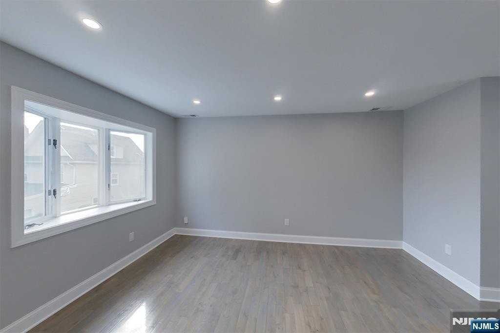 262 Main St - Photo 6 of 22
