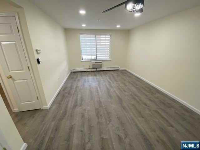 2002 Hawthorne Ln - Photo 4 of 21