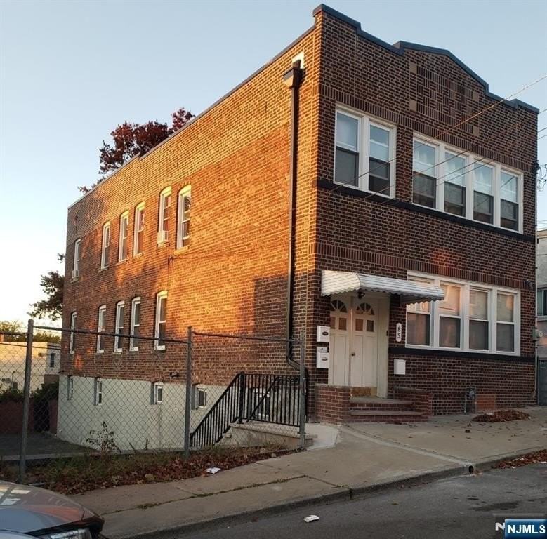 85 Macarthur Ave - Photo 3 of 33