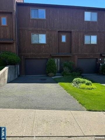 8 Alana Dr