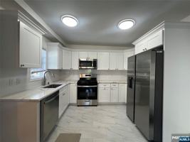 featured image of 196 2nd St #1