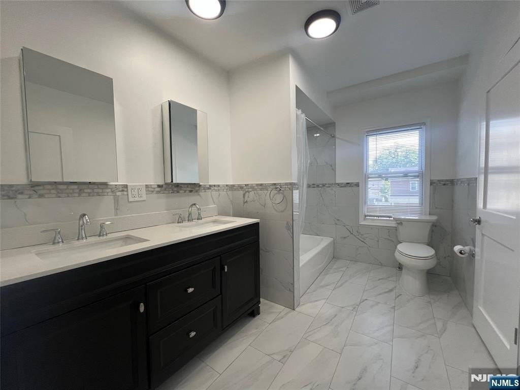 196 2nd St #1 - Photo 4 of 18