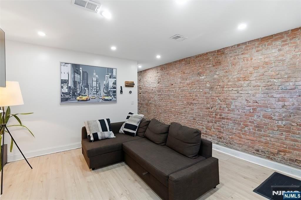 22 8th Ave - Photo 5 of 26