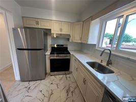 featured image of 219 Cliff St #2