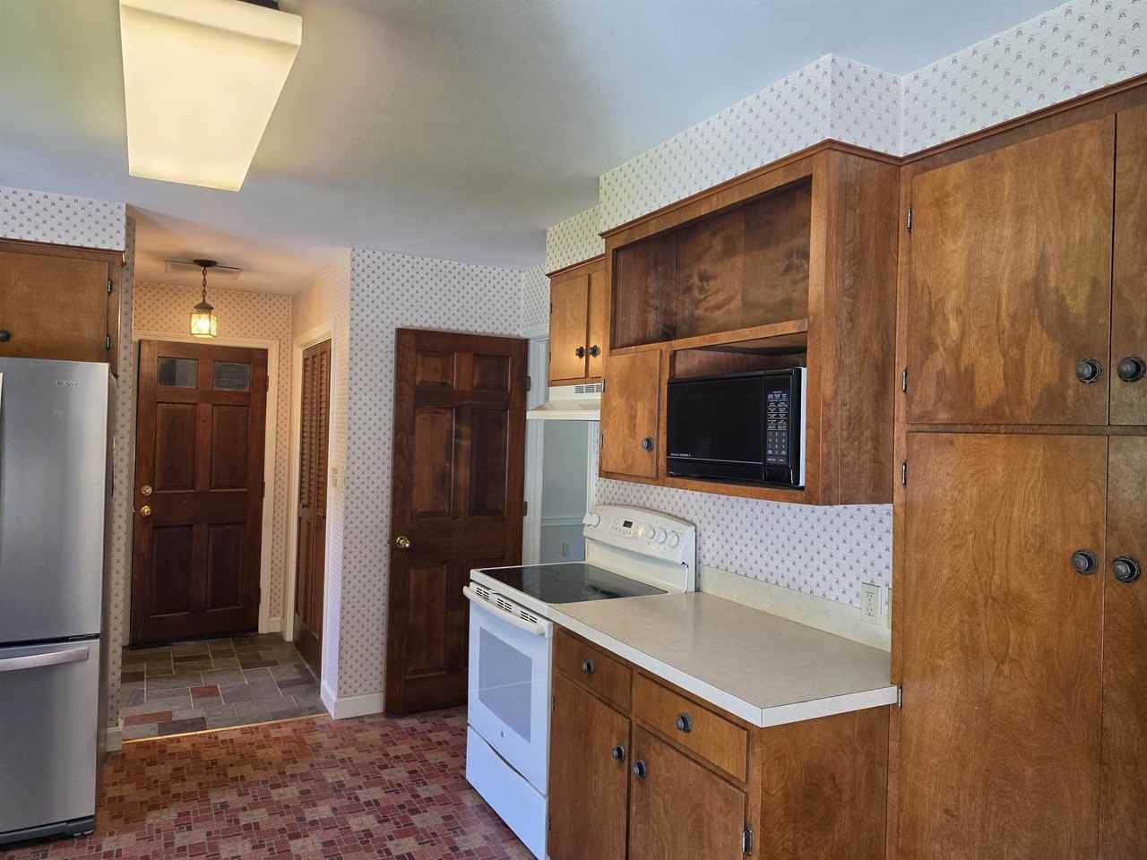 51 Eastern Ave - Photo 4 of 45