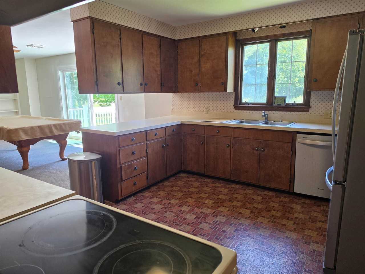 51 Eastern Ave - Photo 5 of 45