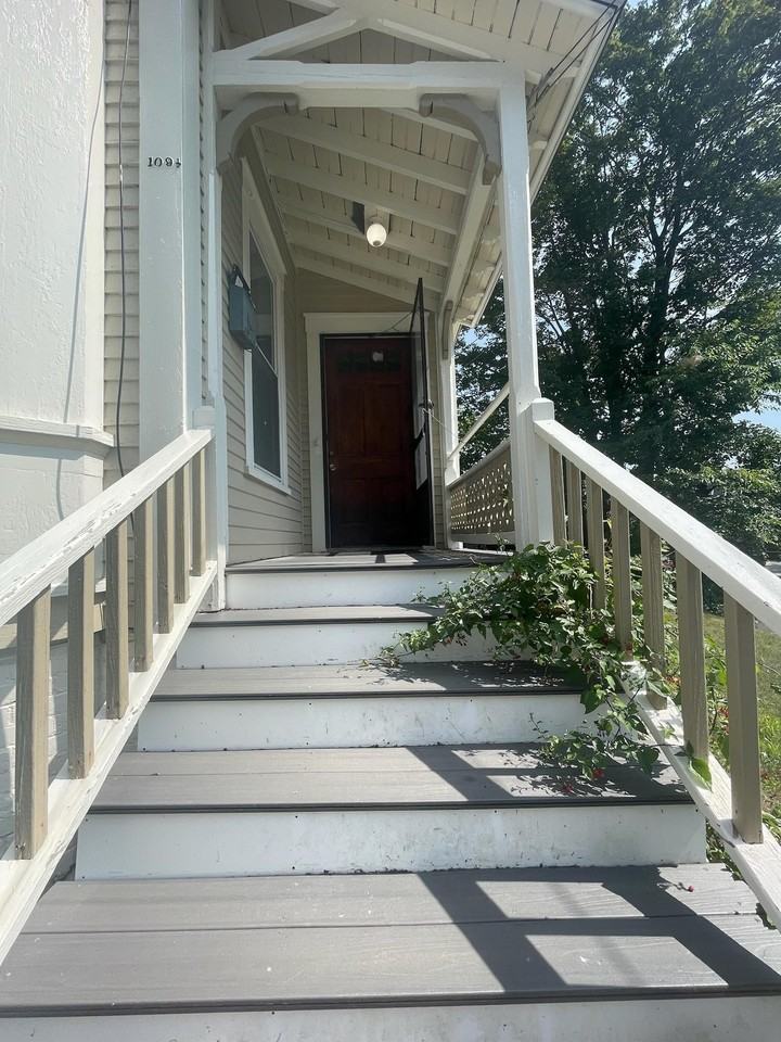 109 1/2 Warren St - Photo 2 of 21