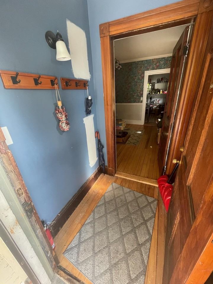 109 1/2 Warren St - Photo 3 of 21