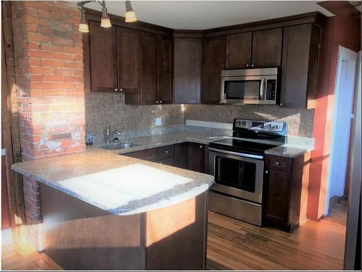 109 1/2 Warren St - Photo 4 of 21