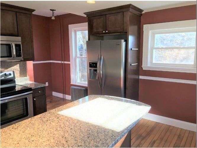 109 1/2 Warren St - Photo 5 of 21