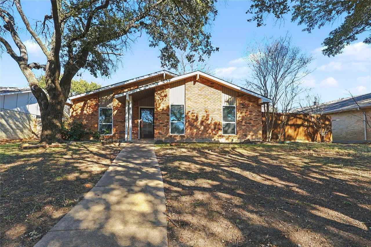921 Middle Cove Dr