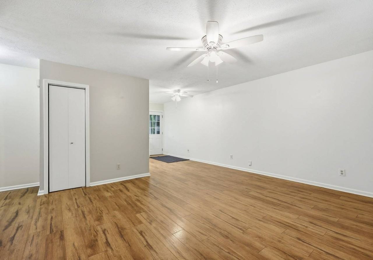 122 Wells St - Photo 5 of 18