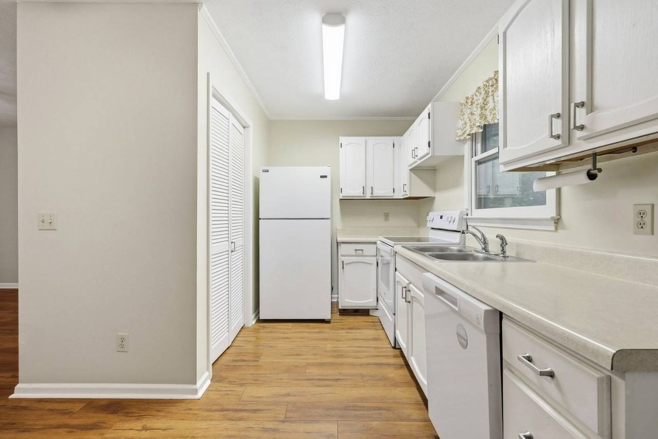 122 Wells St - Photo 7 of 18