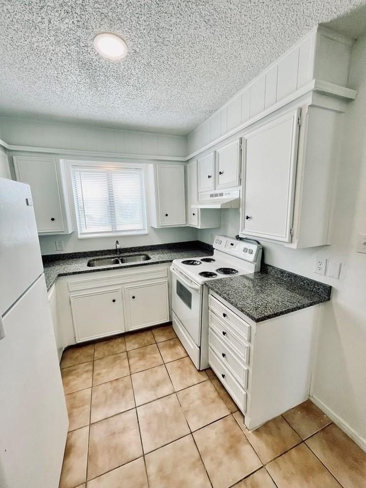 1203 Redwood Dr Apt C #C - Photo 7 of 17