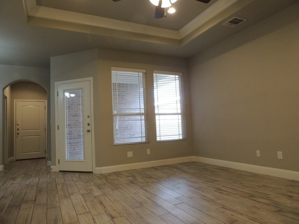 24 Devon Ct - Photo 7 of 28