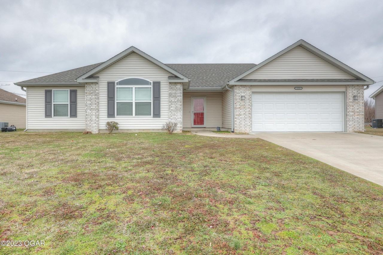1233 Montana Pl - Photo 2 of 34