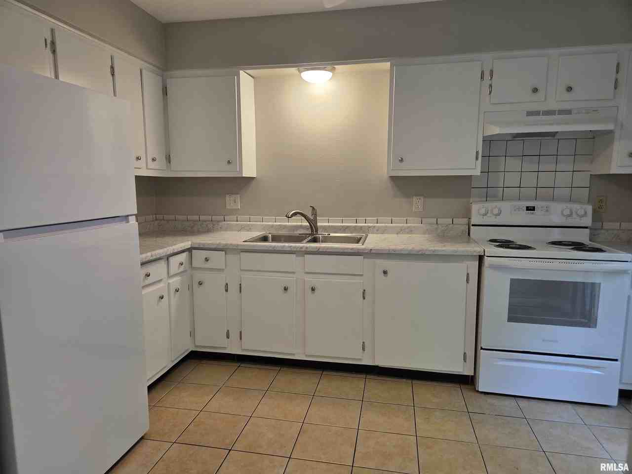 1339 W Jeth Ct - Photo 2 of 11