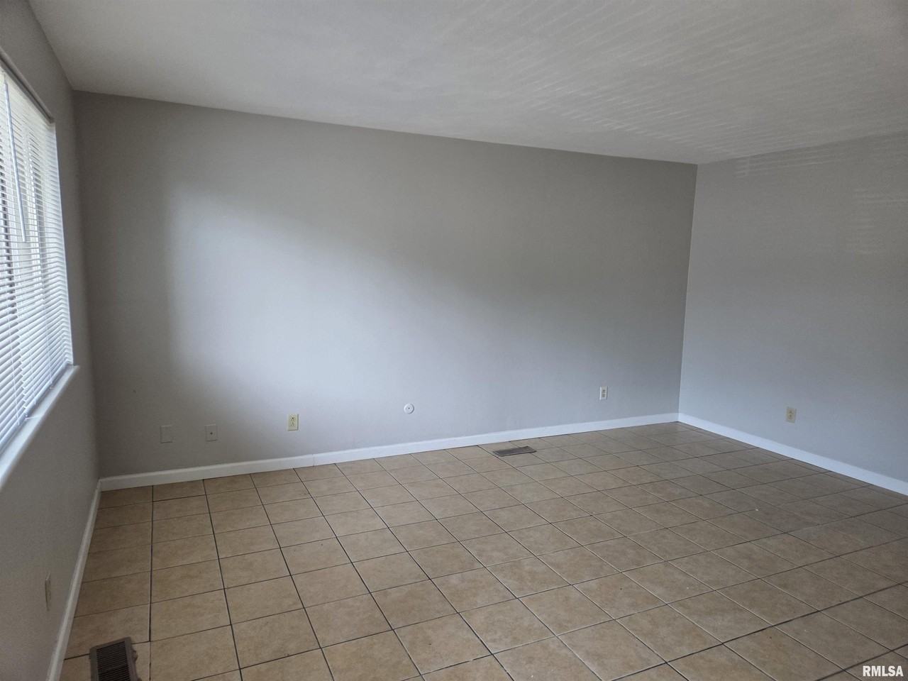 1339 W Jeth Ct - Photo 3 of 11