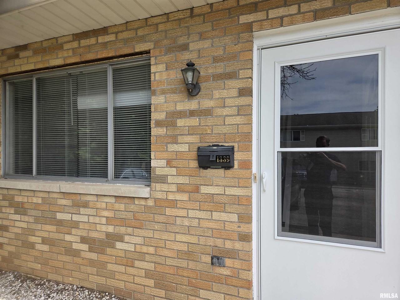 1339 W Jeth Ct - Photo 4 of 11