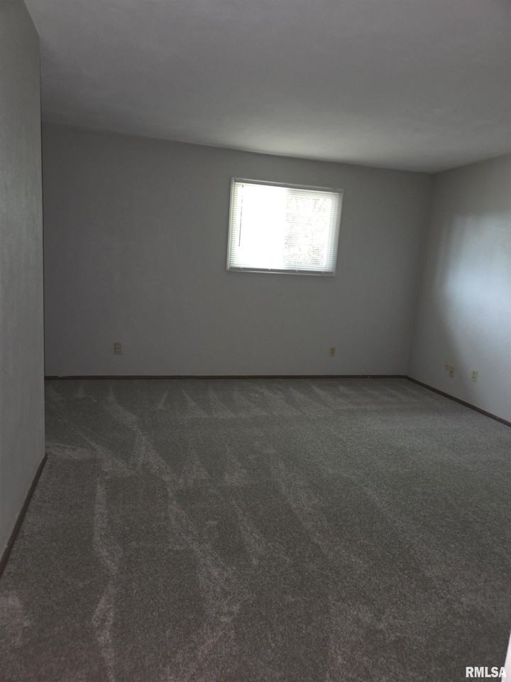 1339 W Jeth Ct - Photo 5 of 11