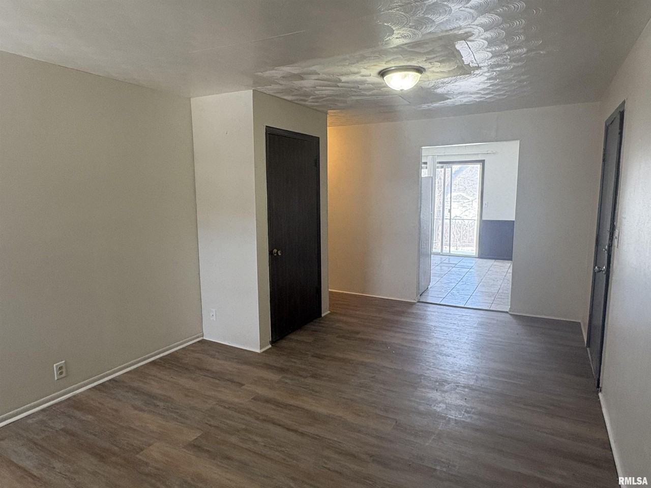 2719 W Radan Ct #8 - Photo 3 of 12