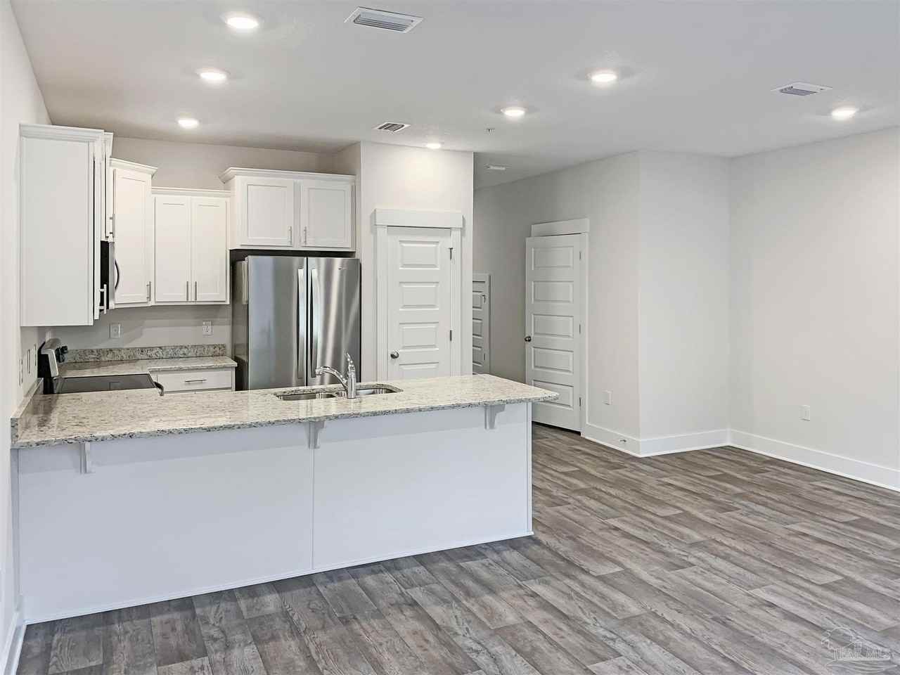 1524 Farragut Way - Photo 4 of 20