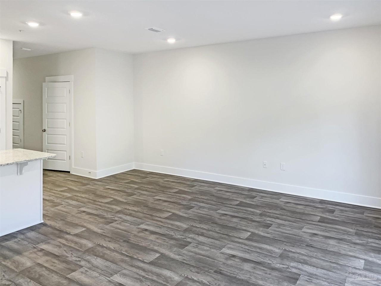 1524 Farragut Way - Photo 5 of 20