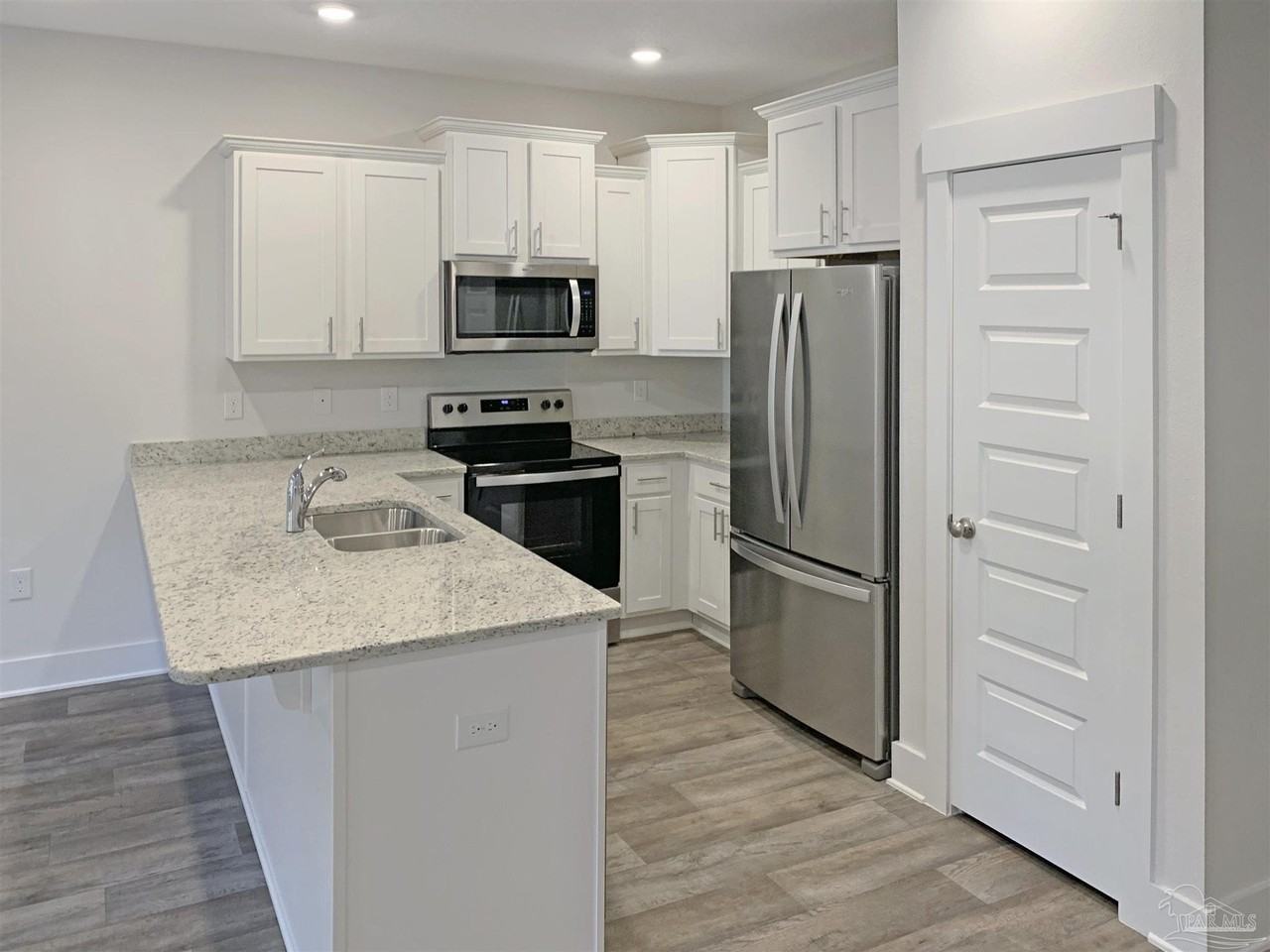 1524 Farragut Way - Photo 6 of 20