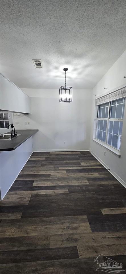 1087 New Haven Dr - Photo 5 of 27