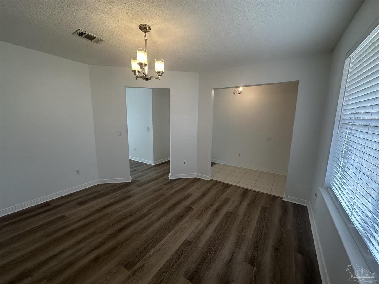 541 Batten Blvd - Photo 4 of 28