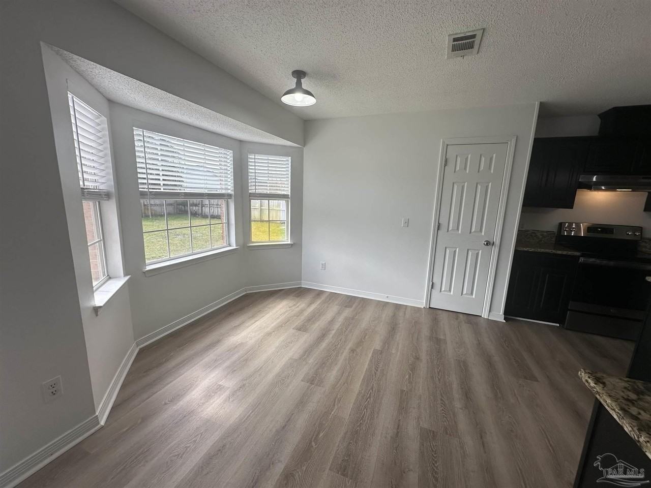 541 Batten Blvd - Photo 7 of 28
