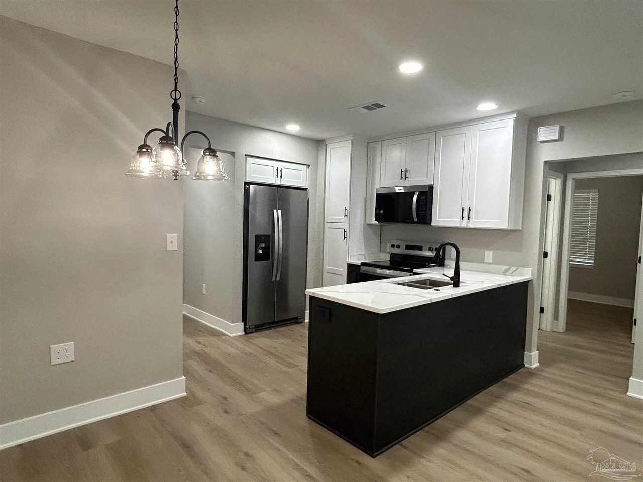 721 W Jordan St - Photo 5 of 28