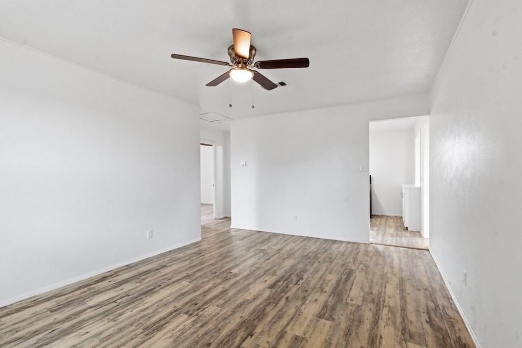 3811 Cedar Spring Dr - Photo 4 of 22