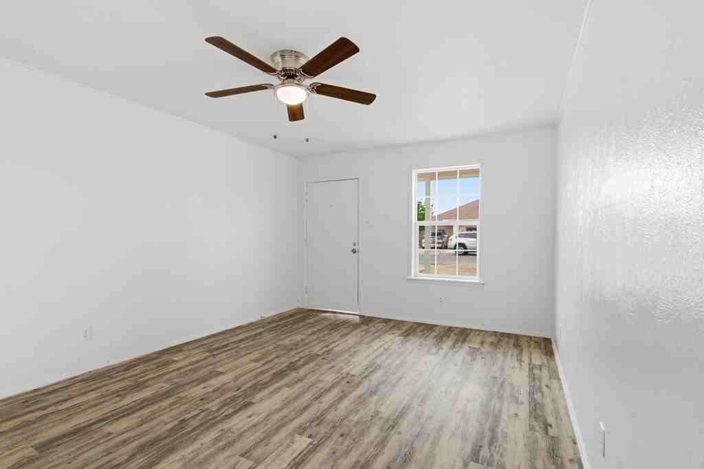 3811 Cedar Spring Dr - Photo 5 of 22