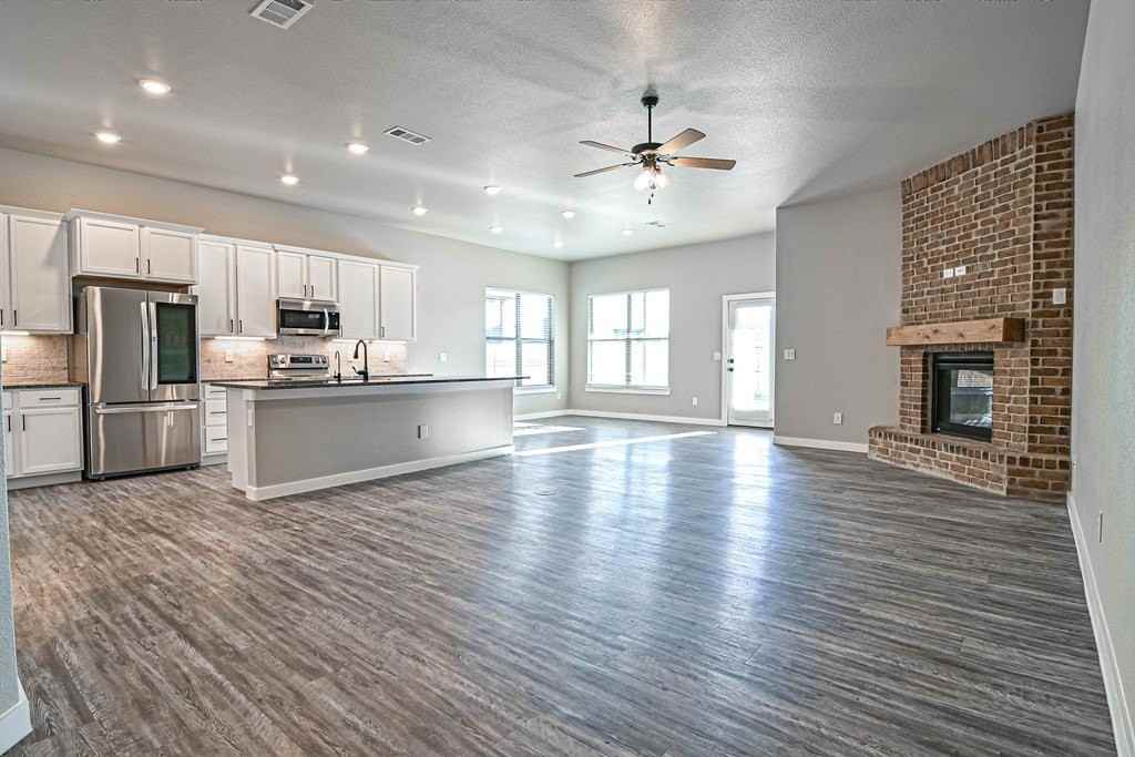 6733 Blue Sky St - Photo 3 of 33