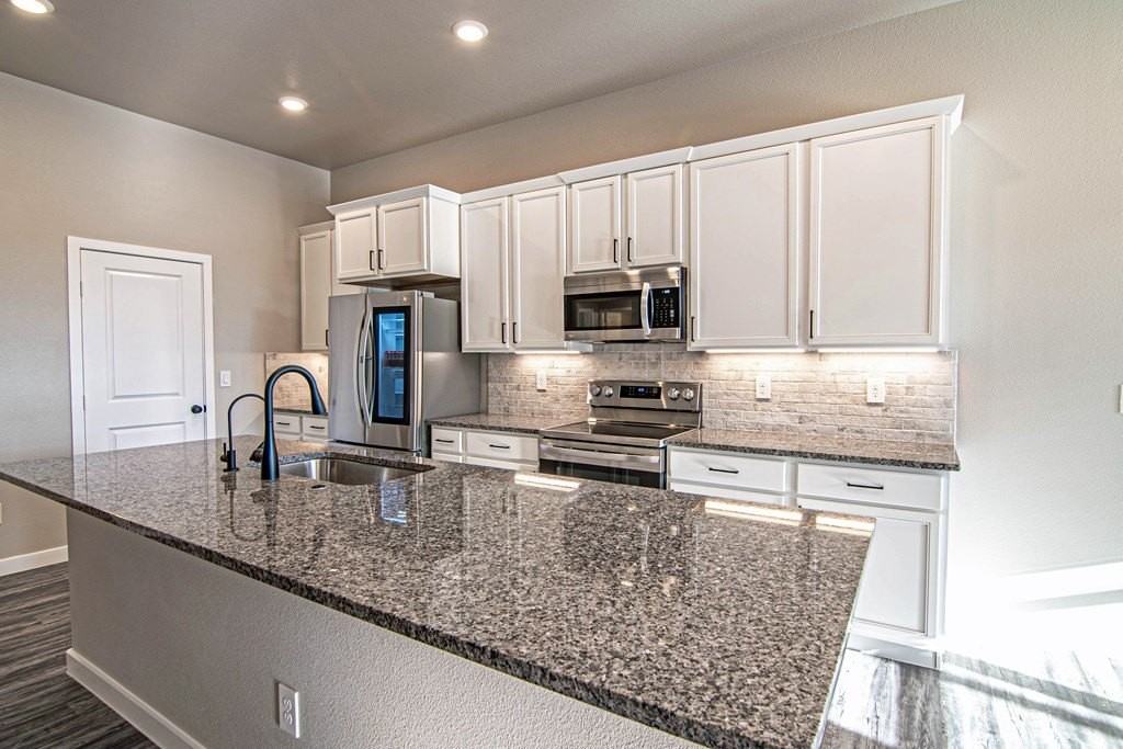 6733 Blue Sky St - Photo 4 of 33