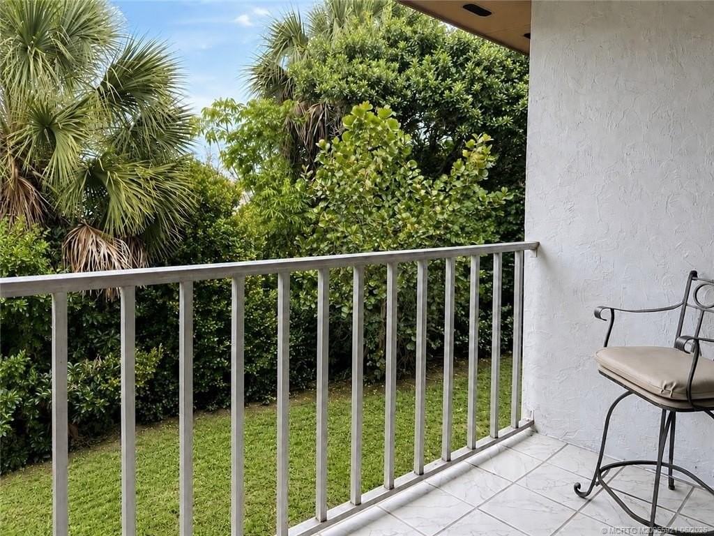 615 Nw Oleander St #202 - Photo 5 of 19