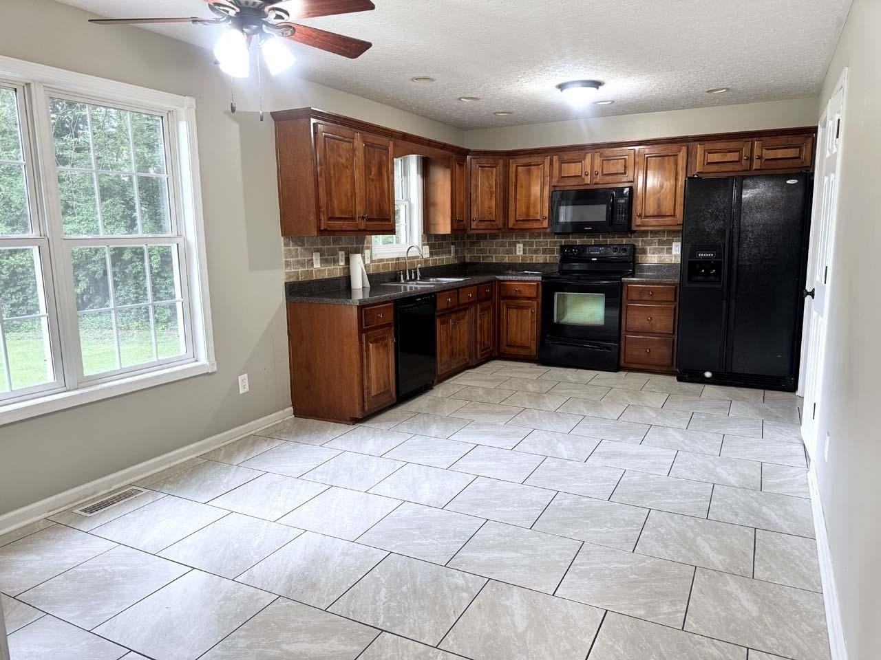 603 Aberdeene Ct - Photo 2 of 16