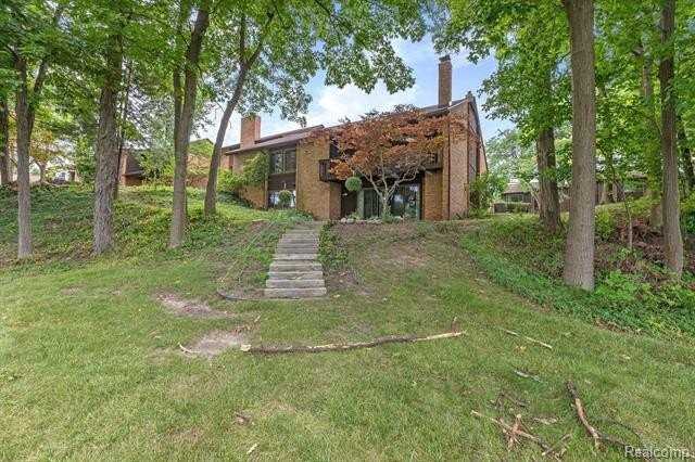 2185 Rhine Rd - Photo 3 of 37