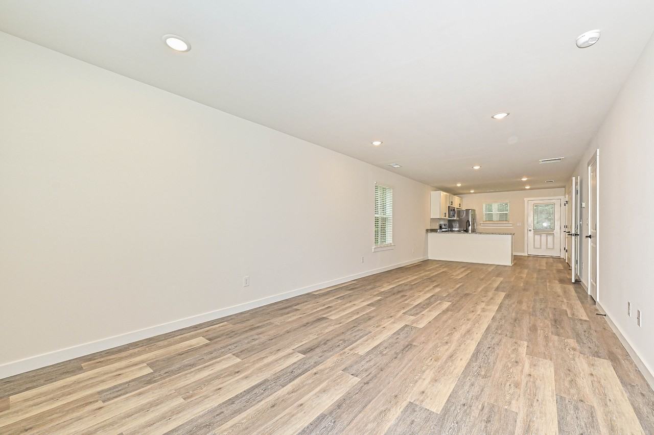 514 12th Ave Ne #1 - Photo 2 of 22