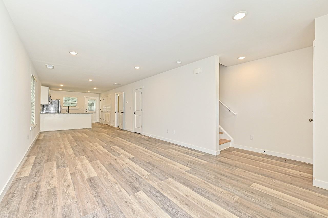 514 12th Ave Ne #1 - Photo 4 of 22