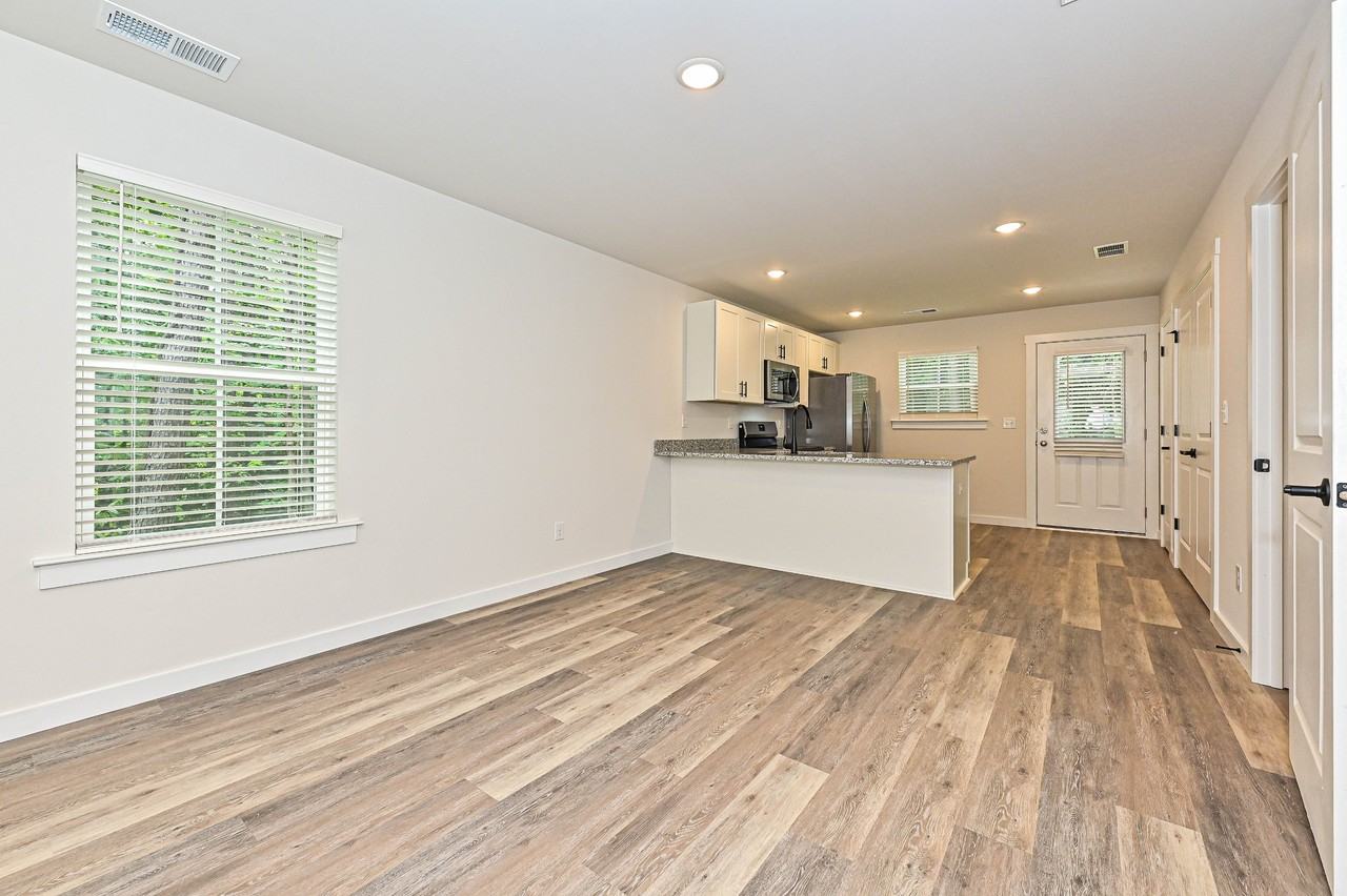 514 12th Ave Ne #1 - Photo 6 of 22