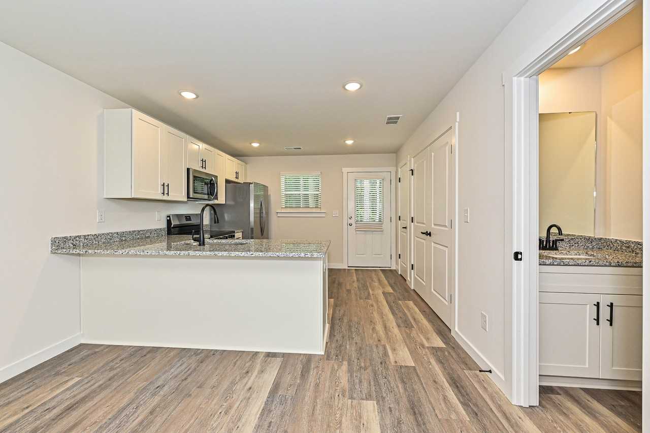 514 12th Ave Ne #1 - Photo 7 of 22