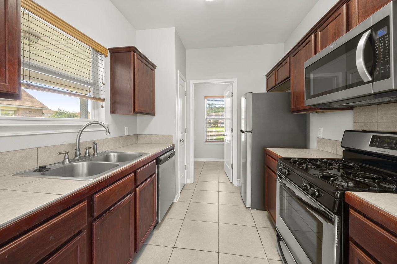 48317 Fox Hollow Blvd #1 - Photo 5 of 21
