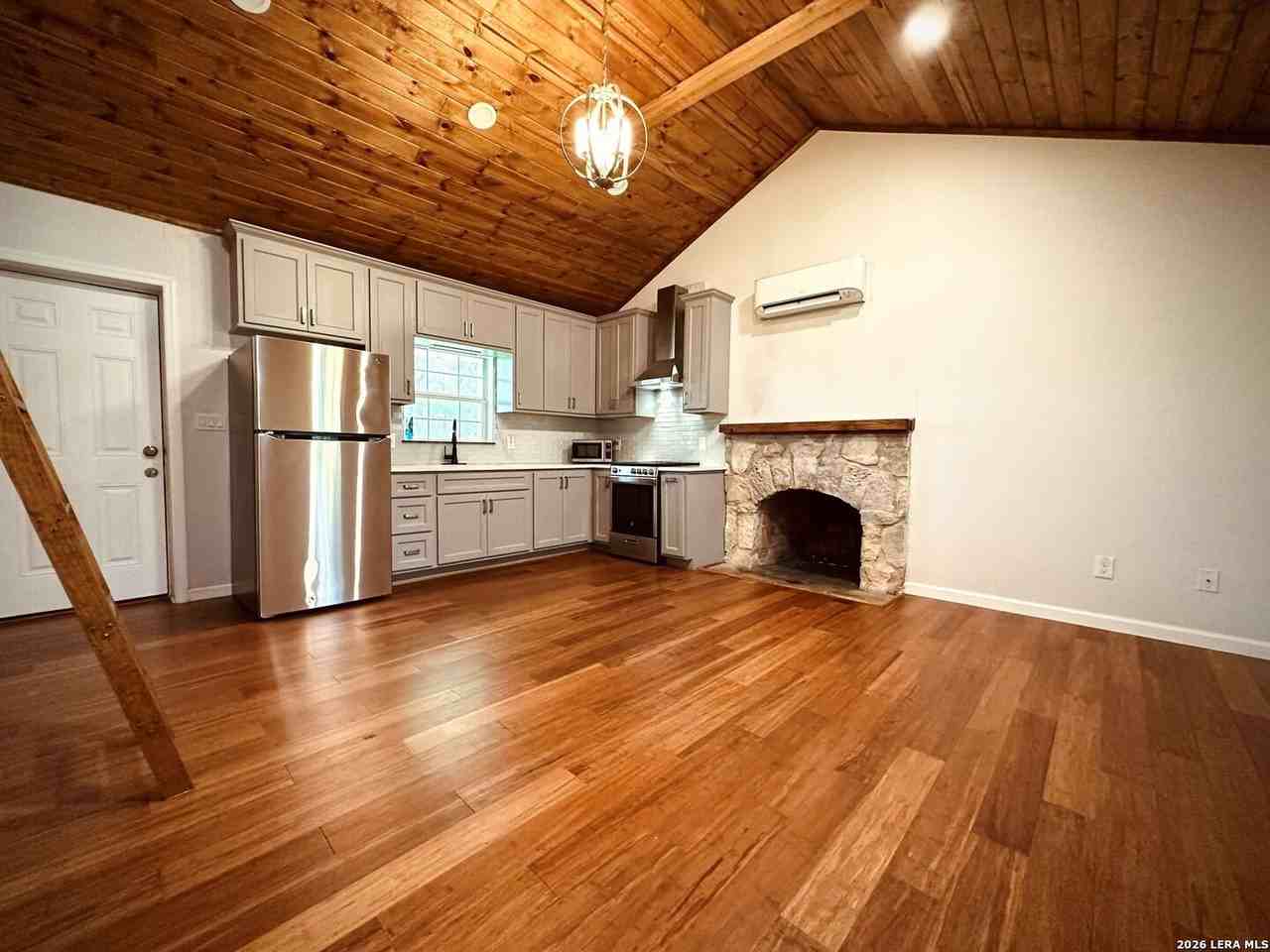17803 Hilltop Dr - Photo 2 of 23